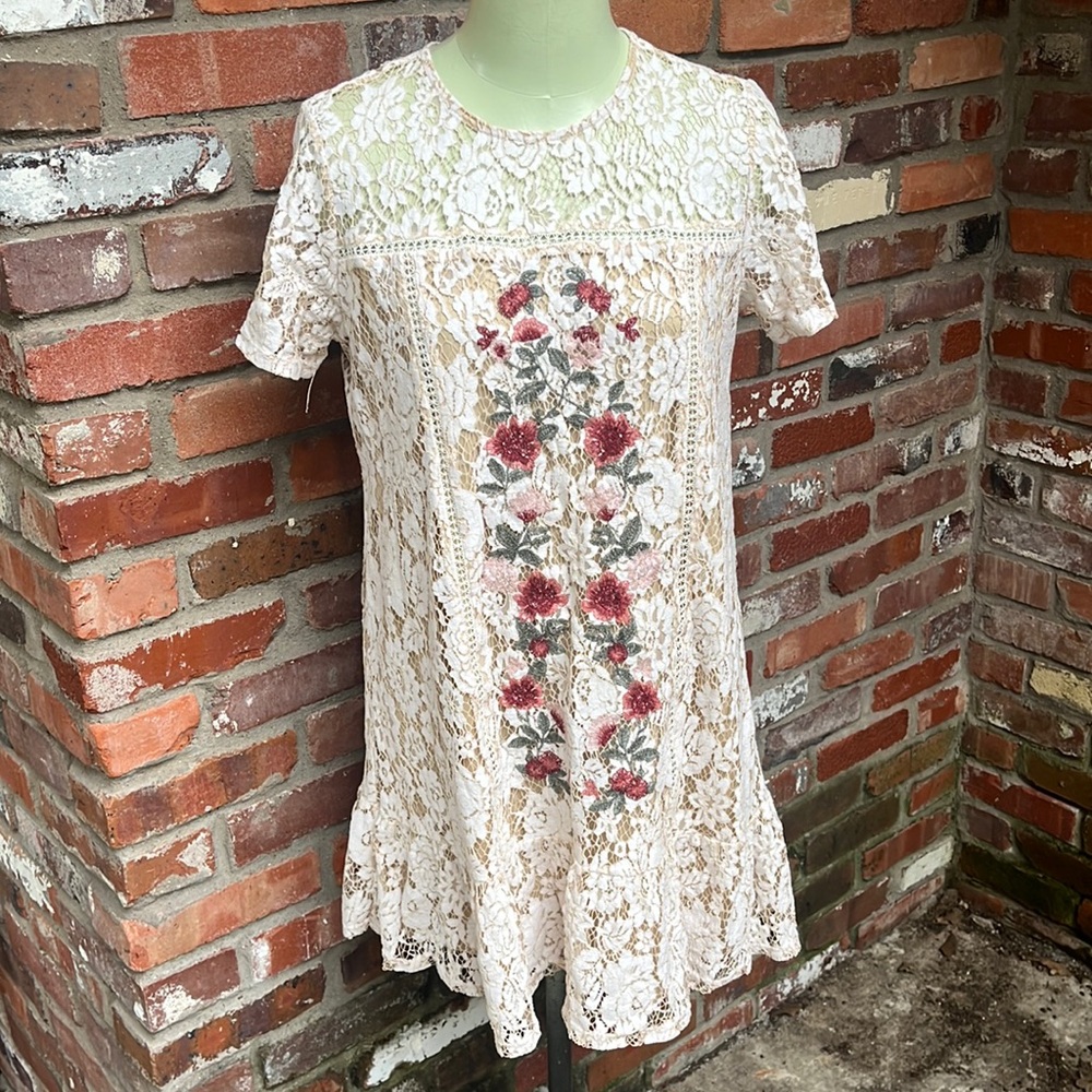 Miami Lace Floral Dress size Medium